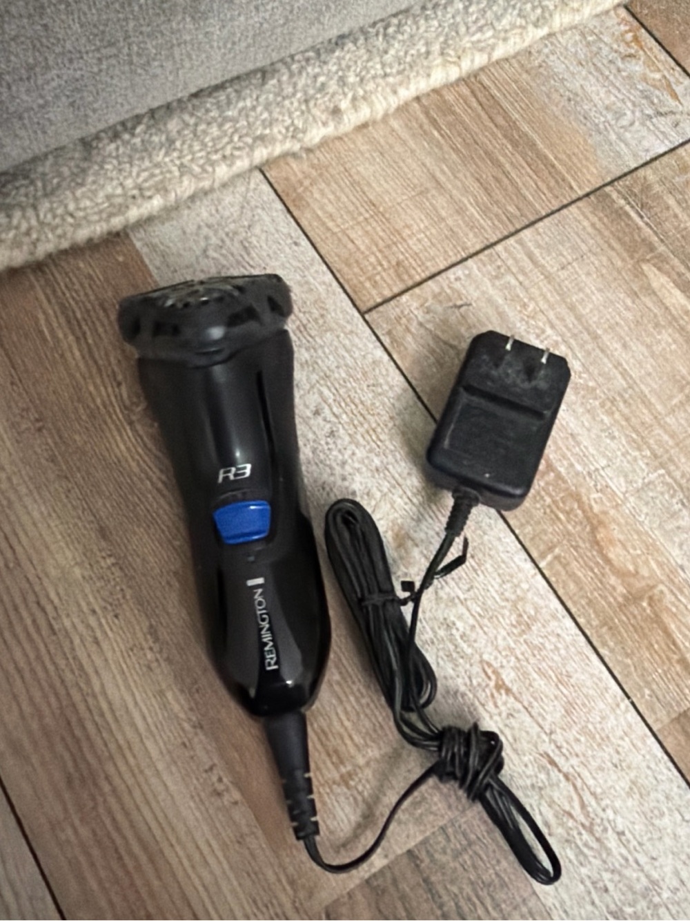 Remington R3 Rechargeable Shaver SW-047010A w/ Charging Cord & Blade Cover